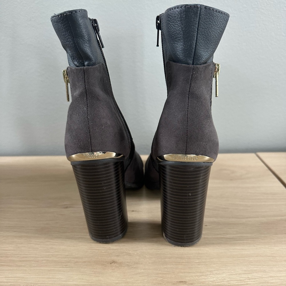 Juicy Couture Grey Suede Block Heel Ankle Boots with Gold Zip, 8.5 - Picture 4 of 6
